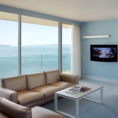 Radisson Blu Resort & Spa Split Exterior foto A living room with a television