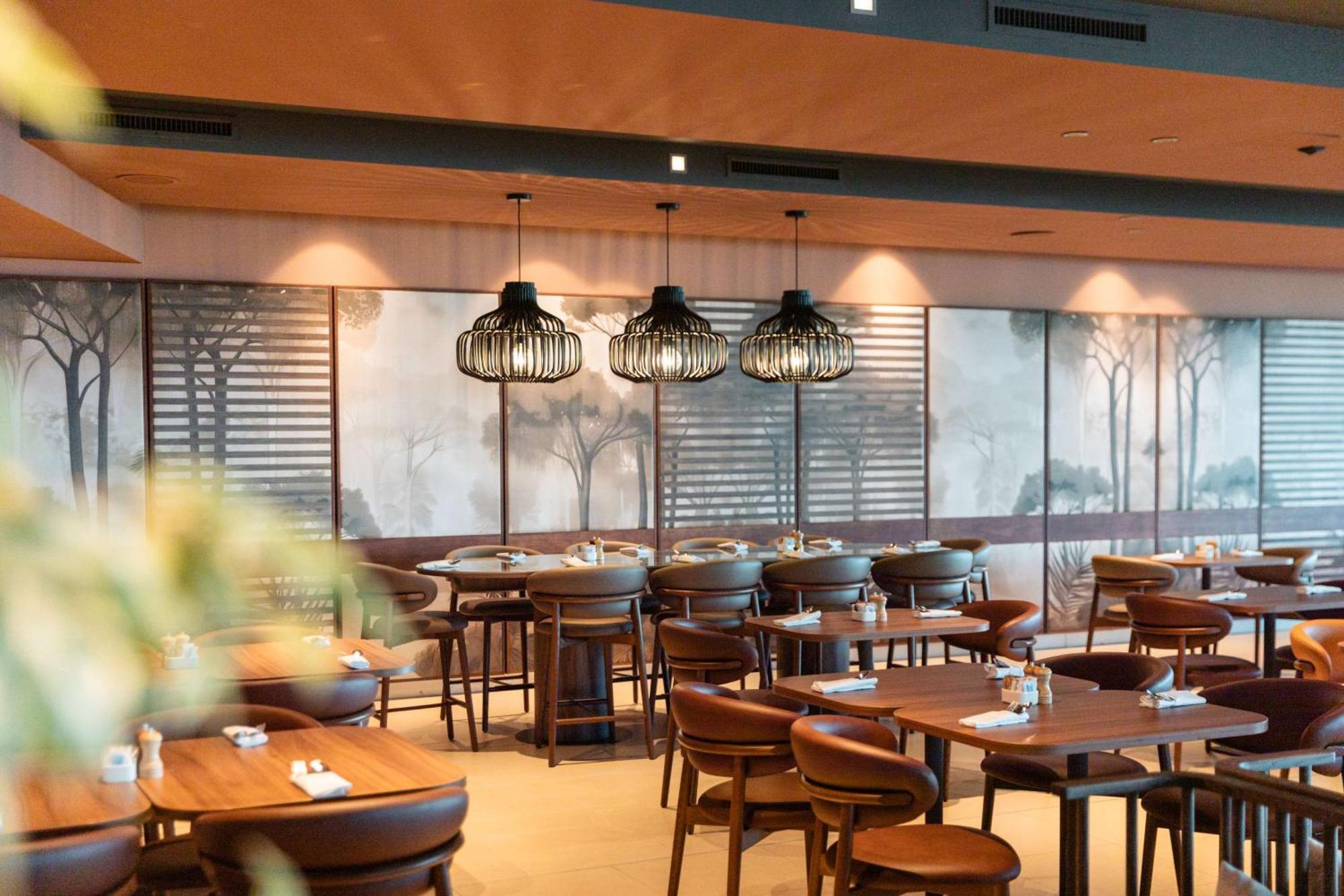Radisson Blu Resort & Spa Split Exterior foto The interior of the restaurant